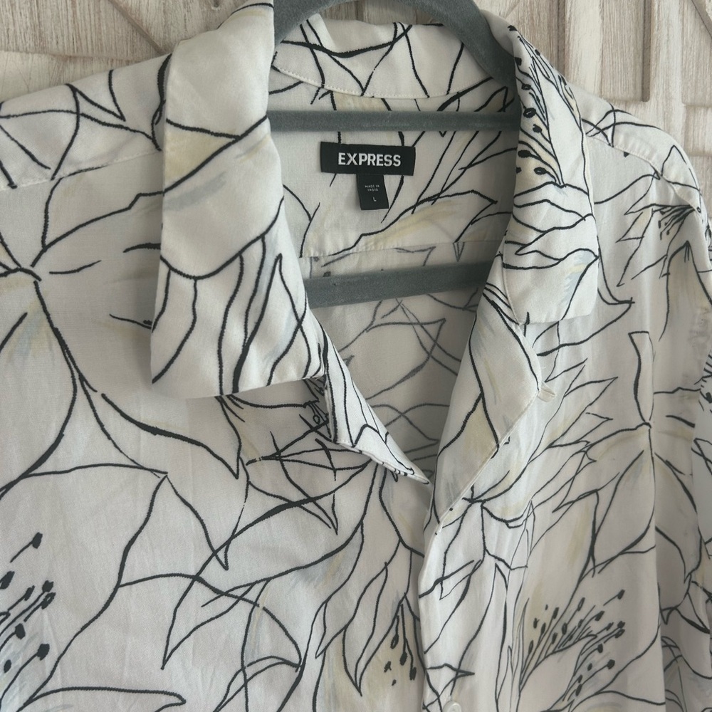 Express Men's White Shirt with Black Floral Design - Picture 2 of 7